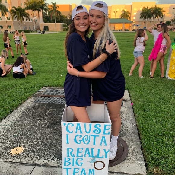 Meet your Posher!! - Picture 2 of 2